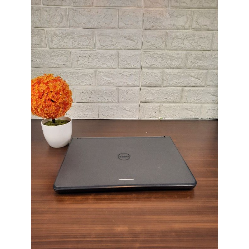 Dell latitude 3350 Core i5-5200U ram 8Gb hdd 500Gb layar 14 inch