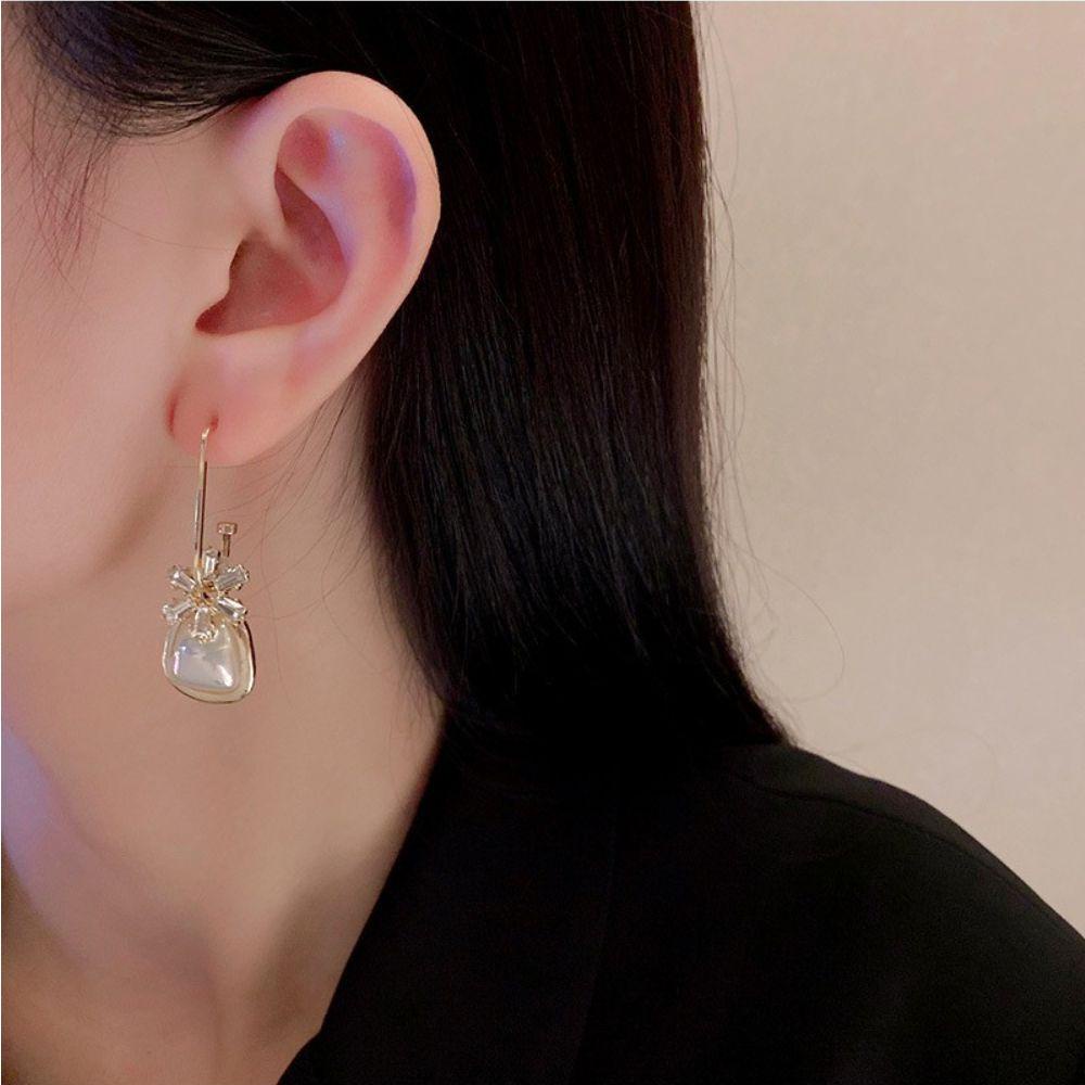 Mxbeauty Drop Menjuntai Anting Trendi High End Fashion Match Telinga Perhiasan Hadiah Yang Indah Temperamen Liontin Anting