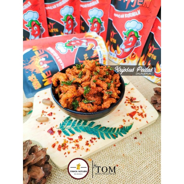 

Snack Netijen Keripik Usus Ayam Renyah Rasa Pedas Daun Jeruk Cemilan Kekinian Kripsus Premium 90Gr