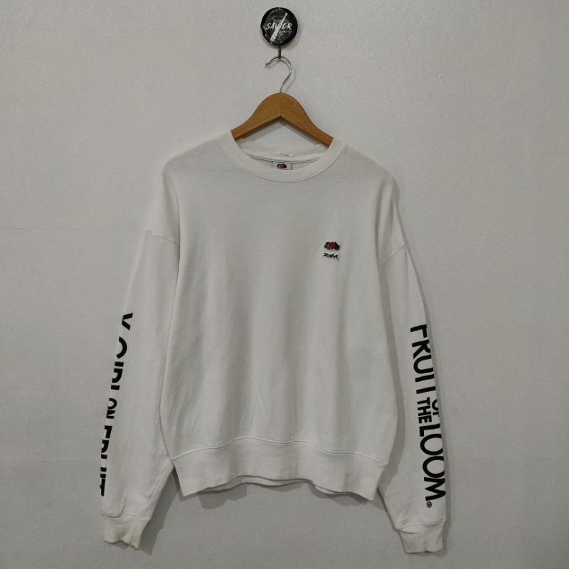 X-Girl x FOTL (Fruit Of The Loom) Crewneck. putih. unisex