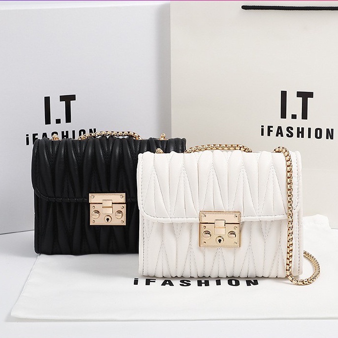 I.T iFashion Tas Selempang Wanita Bahan Kulit Warna Putih Hitam Rantai Emas