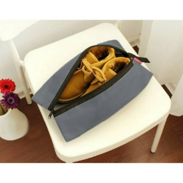 Tas sepatu cover sarung sepatu travelling shoe bag