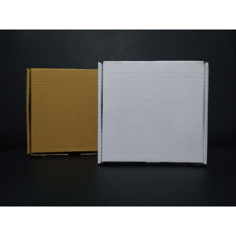 

Box hampers kotak kado 16x16x5