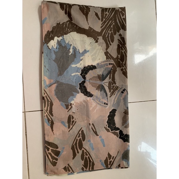 PRELOVED SADU SCARF KAMI IDEA BUTTONSCARVES MONOGRAM BENANG JARUM NADA FIS GRANADA WHITE PINK