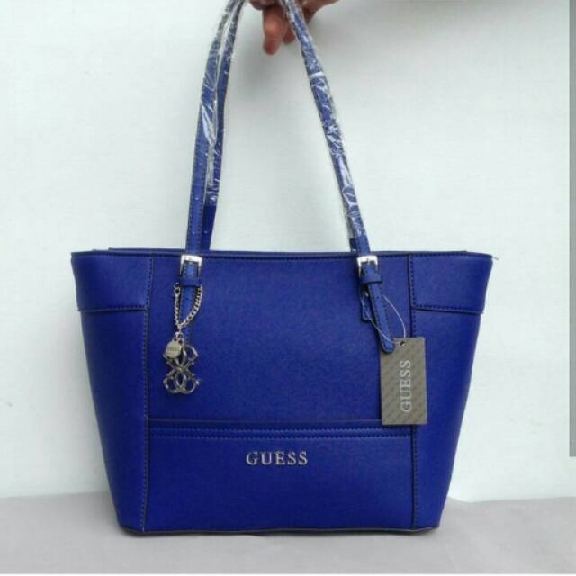 Guess delaney medium
