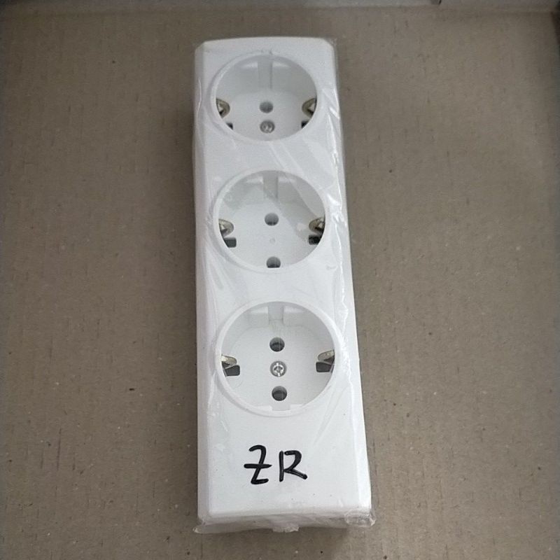 Stop Kontak 3 Lubang Broco / Stopkontak 3 Lubang Broco