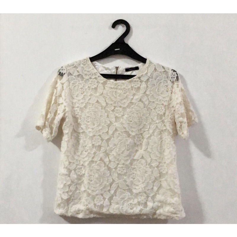 PRELOVED ICONS - SIZE S BRUKAT BROKAT ATASAN TOP KAOS SIZE S MURAH 50K ONLY