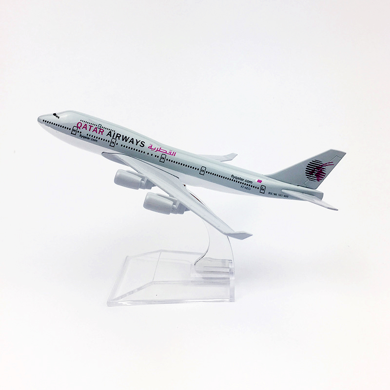 Qatar Model Pesawat Terbang Boeing 747 B747 Bahan Alloy Die-cast Metal Ukuran 16CM