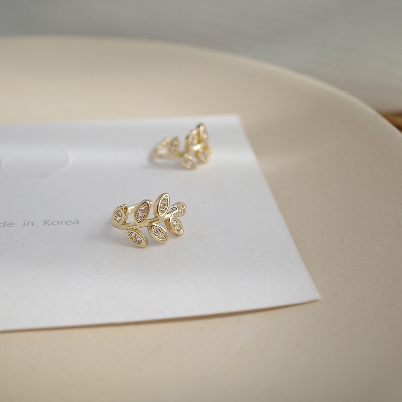 1pcs Anting Bentuk Daun Gaya Korea Untuk Wanita emas jepit earrings