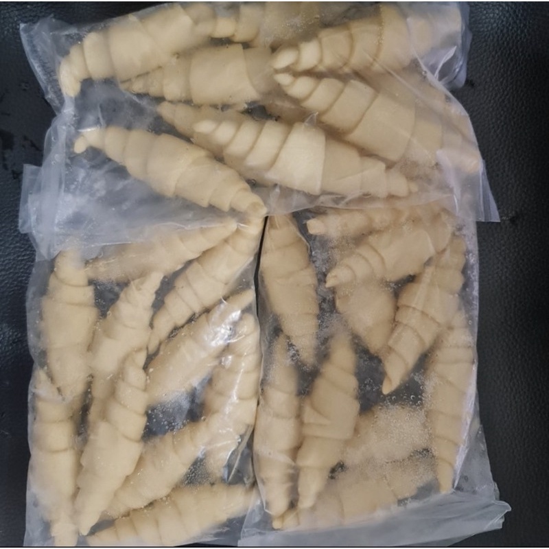 

frozen croissant dough / adonan croissant beku 30gram
