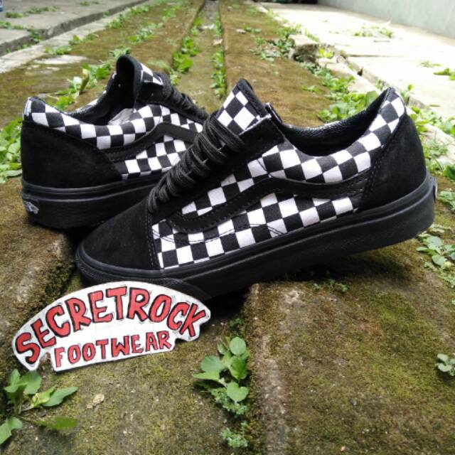 vans checkerboard black sole