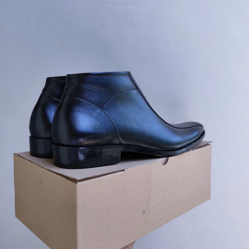 TOM'S - Sepatu Kulit Pria Handmade - BT