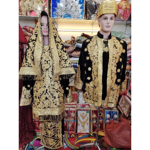 baju penganten koto gadang.