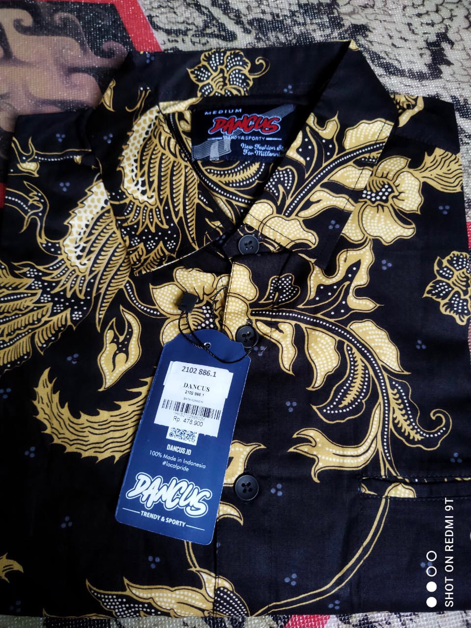 Kemeja Batik Pria Atasan Batik Modern Lengan Panjang Warna Dasar Hitam