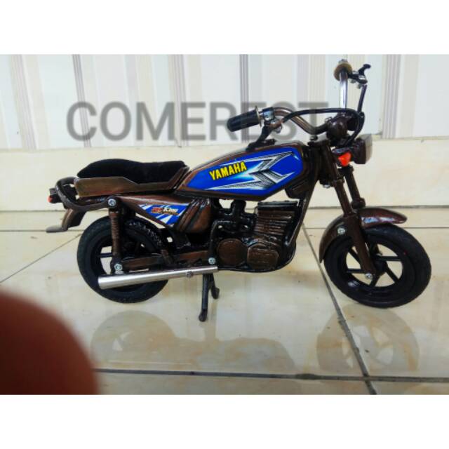 Miniatur Yamaha RX-King logam besi.