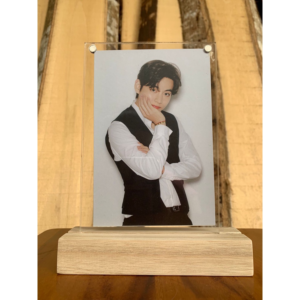 Figura Stand Frame Kayu & Akrilik uk. Postcard 4R/ Double PC BTS NCT EXO TREASURE ENHYPEN SEVENTEEN