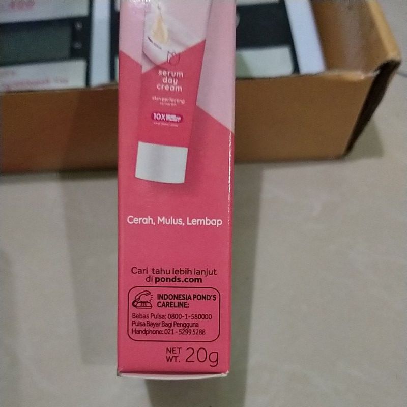 ponds serum day cream 20gr per pcs.