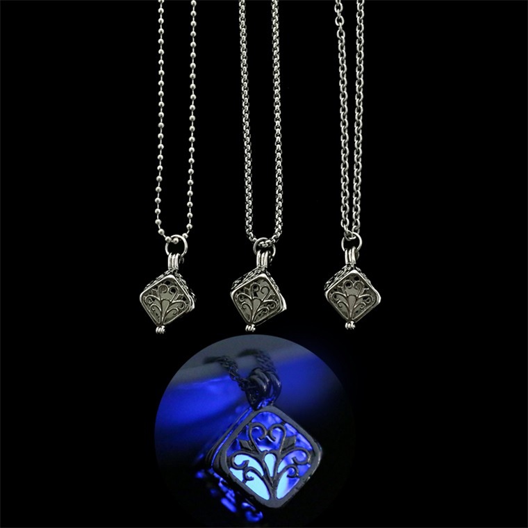 Ins Jepang dan Korea gaya keberuntungan pohon luminous hollow baja titanium kalung kreatif bercahaya
