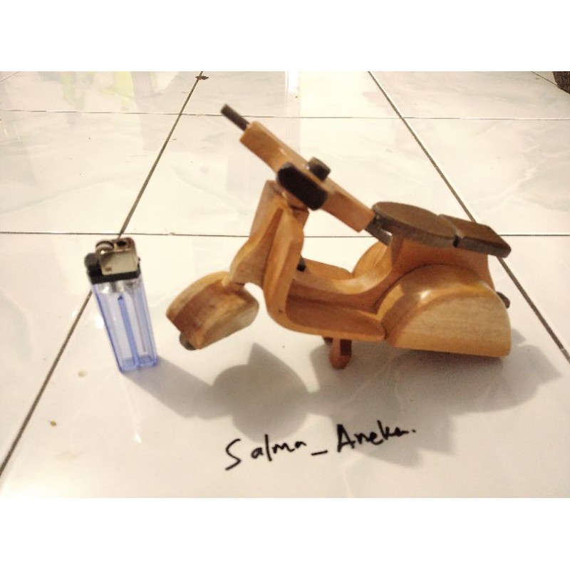 (TERMURAH) MINIATUR SEPEDA MOTOR PESPA VESPA KAYU UK SEDANG BESAR