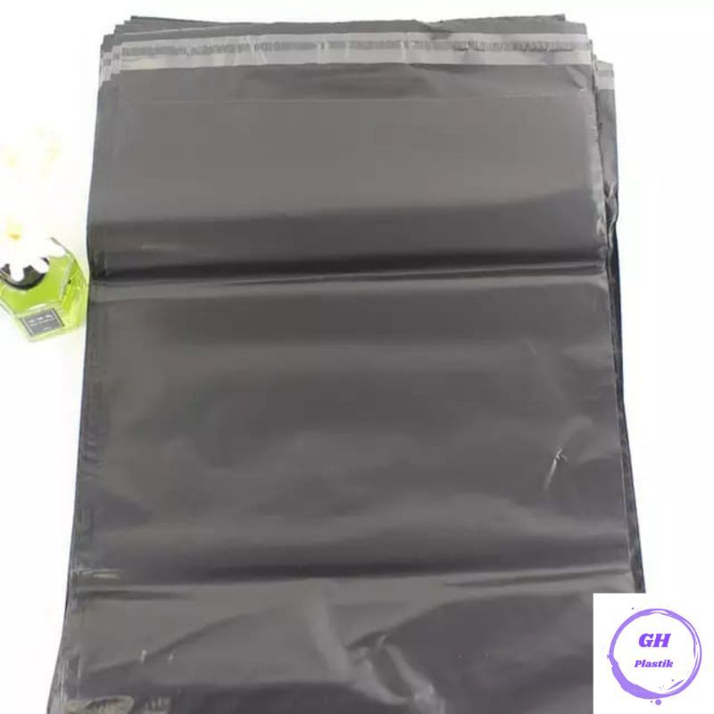 

Plastik polymailer black plastik packing 20x30 ketebalan 0.06 micron isi 100pcs