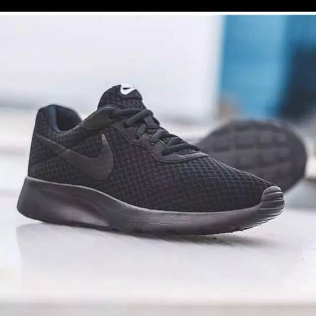 SEPATU SNEAKERS PRIA / COWOK / CASUAL NIKE TANJUN "BLACK/BLACK"