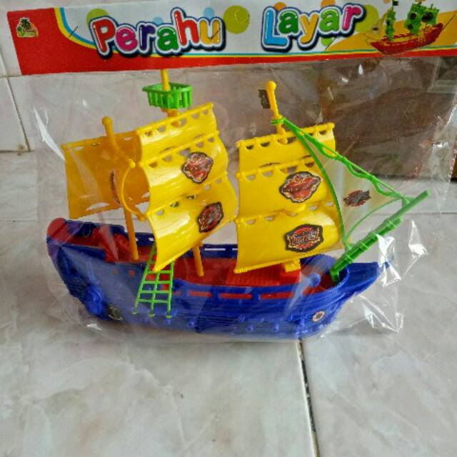 mainan anak perahu layar kapal laut