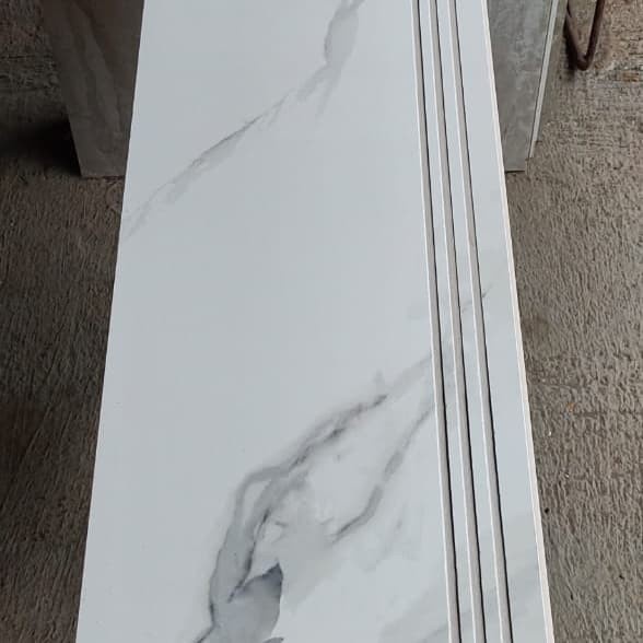 Granit tangga putih motif latina carara 30x90