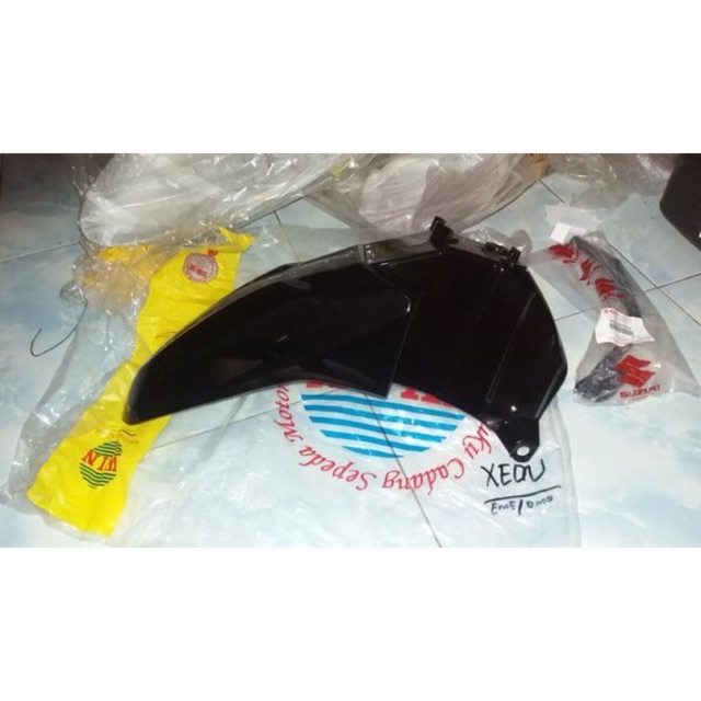 WIN - Spakbor Depan Xeon Karbu Hitam