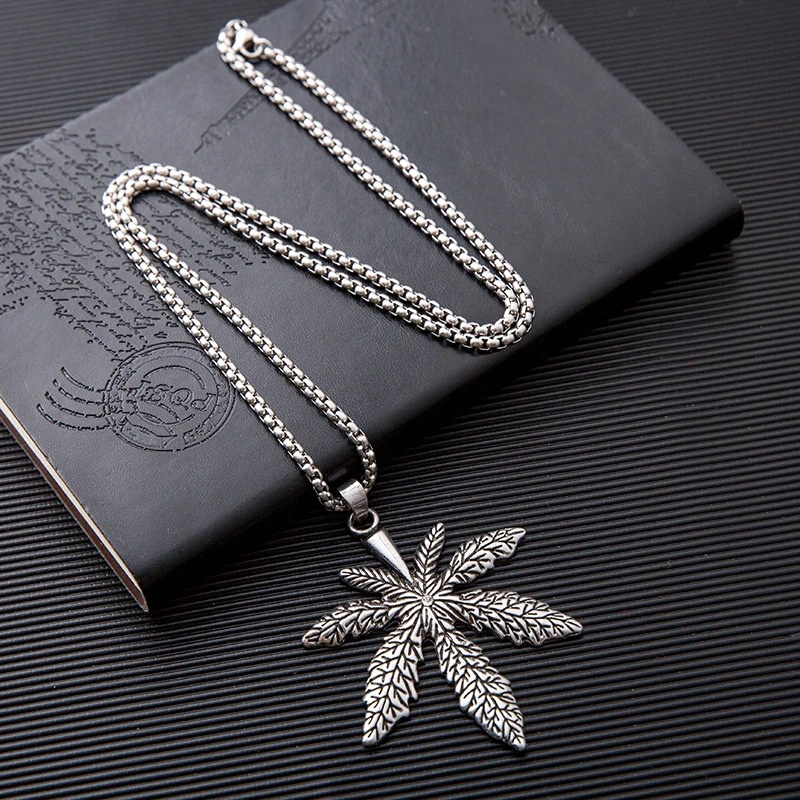 Kalung Daun maple Pria Titanium steel Anti Karat hip hop hiphop Street leaf pendant Cowok Serbaguna Pria Trendi