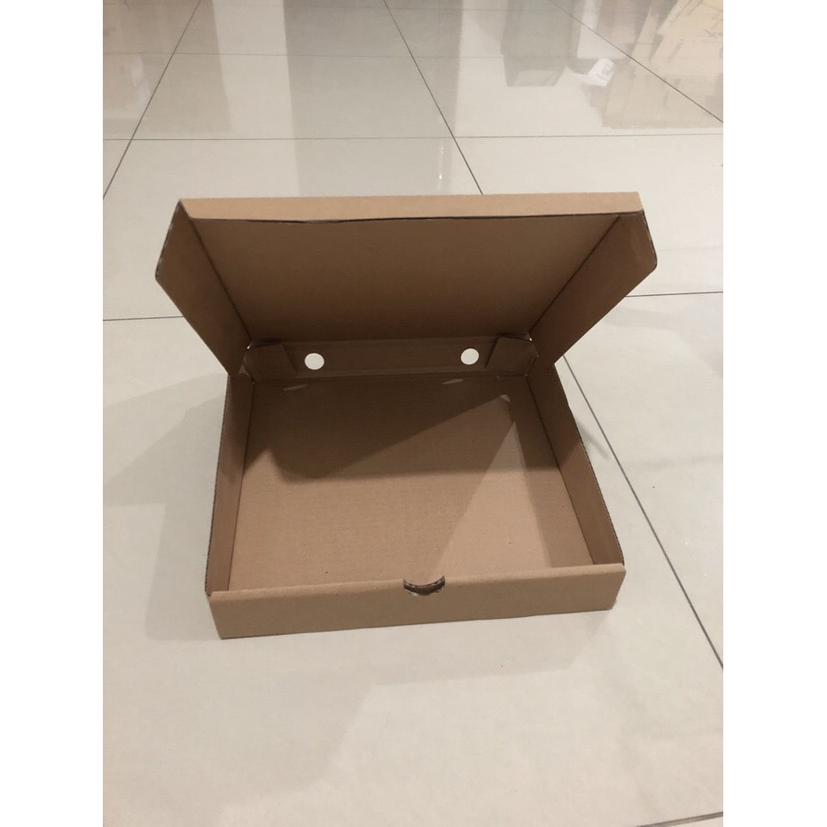 

KARDUS / BOX PIZZA / KAOS / KEMEJA 25X25X5CM