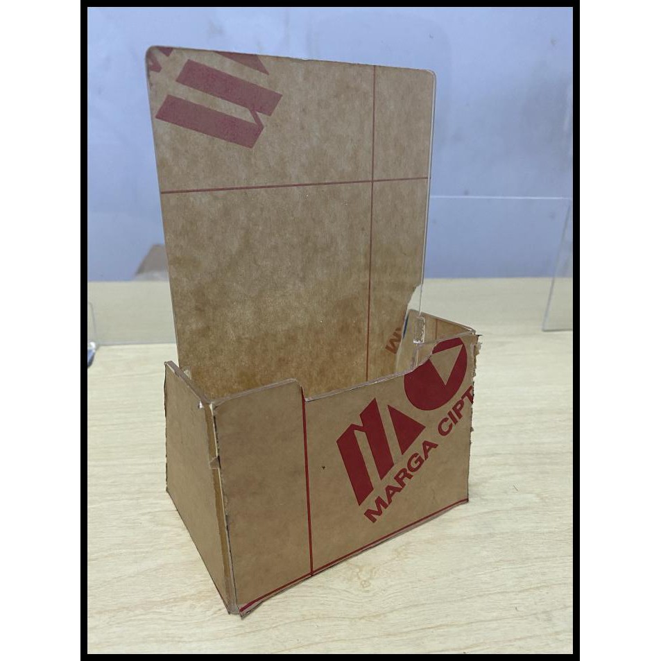Rak/Tempat Rak Brosur Acrylic /Akrilik Ukuran A5 Rak Brosur 2Mm