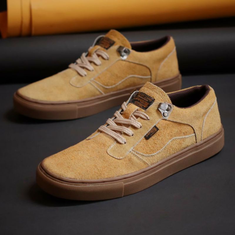 Sepatu Sneakers Casual Kasual Kets Santai Kuliah Sekolah Original Kulit Suede Lembut Berkualitas