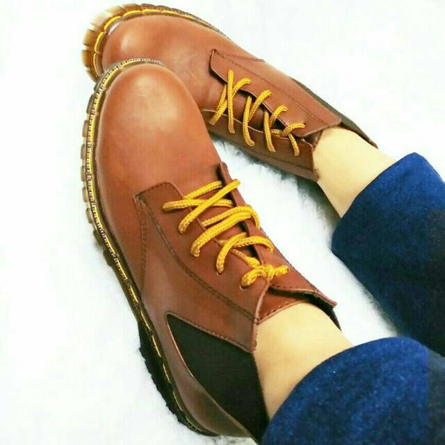SEPATU BOOTS FLAT KOREA WOMAN WANITA CEWEK KULIT COKLAT SIMPUL TALI ORI CIBADUYUT DOCMART SNEAKER