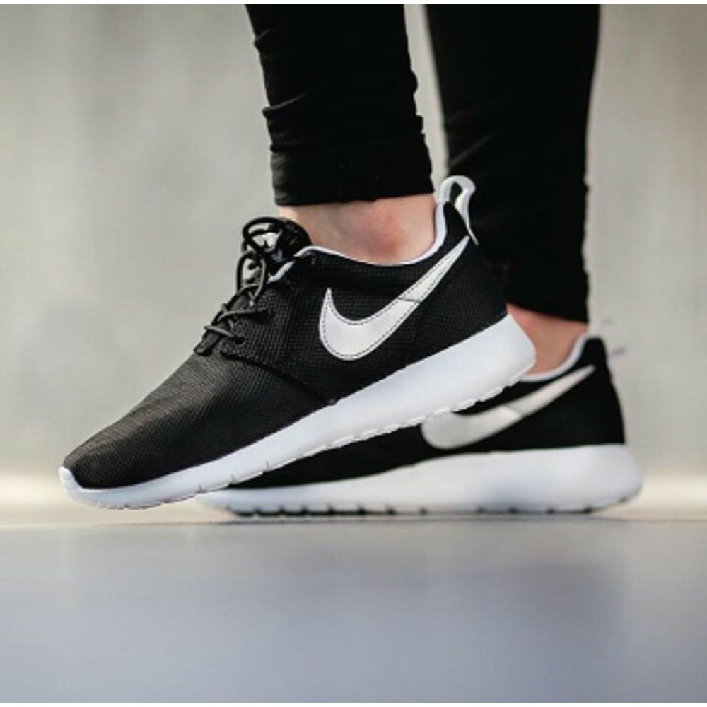 Jual NIKE ROSHE RUN BLACK WHITE    ORIGINAL   Murah