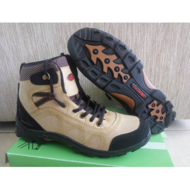 Sepatu Gunung Karimor