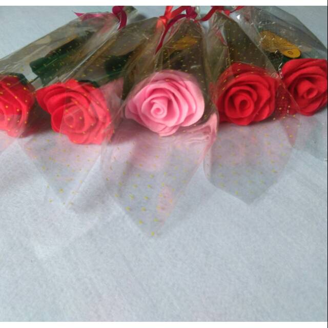 Buket bunga mawar pertangkai