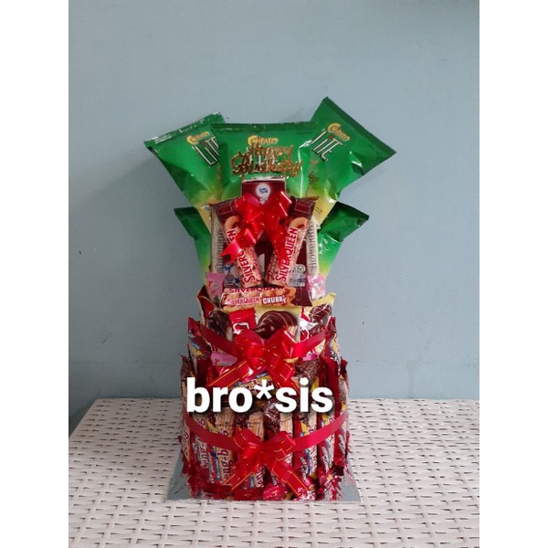 

kue ulang tahun snack praktis / Snack tower / kue tart dari snack / Snack Graduation / kue ulang tahun / Snack wisuda/bucket snack