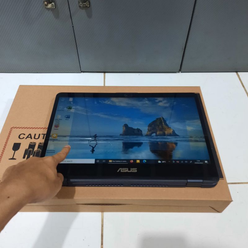 Laptop 2 in 1 Asus TP410U Cor i5-7200U Ram 8GB SSD 256GB+EMMC 60GB Tablet Touchscreen Nvdia Geforce 930MX 2GB Mulus