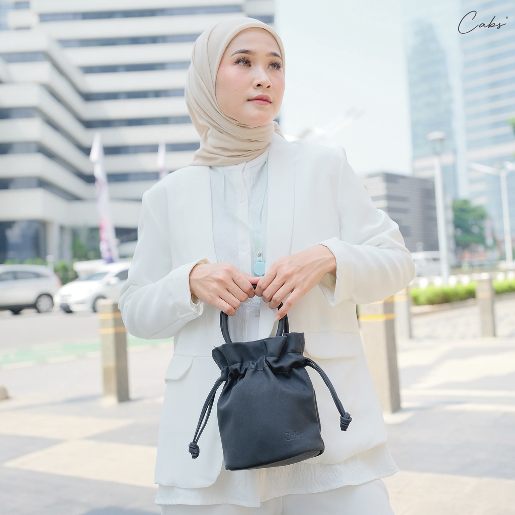 Cabs - Sling Bag Type Audrey Bahan Kulit Muat HP 6 inch Tahan Air