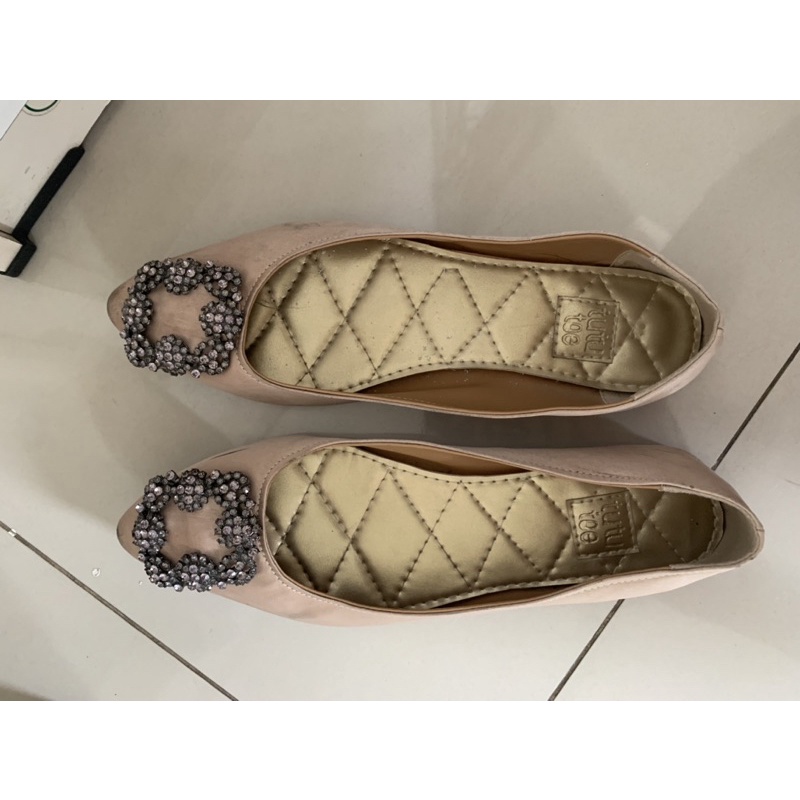 TUTU TOE cream flat shoes
