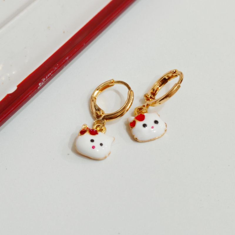 anting anak hello kitty