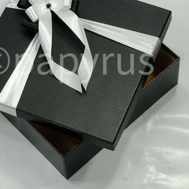 

➵ PAPYRUS 30X30 Tinggi 10cm Kotak Kado Gift Box Hadiah ☺