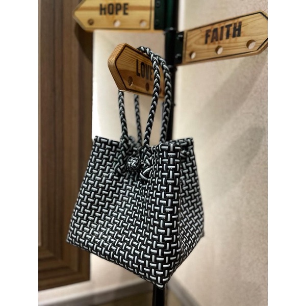 Tas Wanita Bakul/Tas Anyaman/Tas Jali- ukuran s box hitam putih