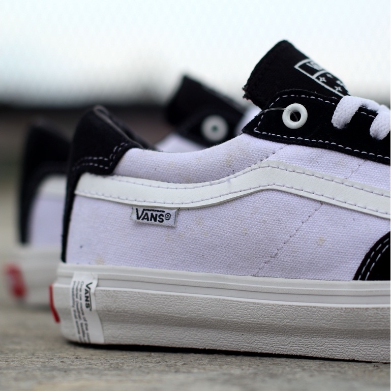 SERIES SEPATU KETS OLDSKOOL BERLE BLACK WHITE