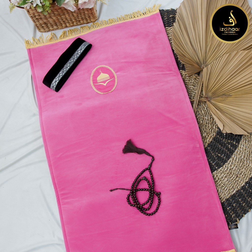 SAJADAH POLOS TEBAL Rumbai Bulu Tipis Velboa Sejadah Travel Empuk Warna (Pink Tua) Gratis Tasbih