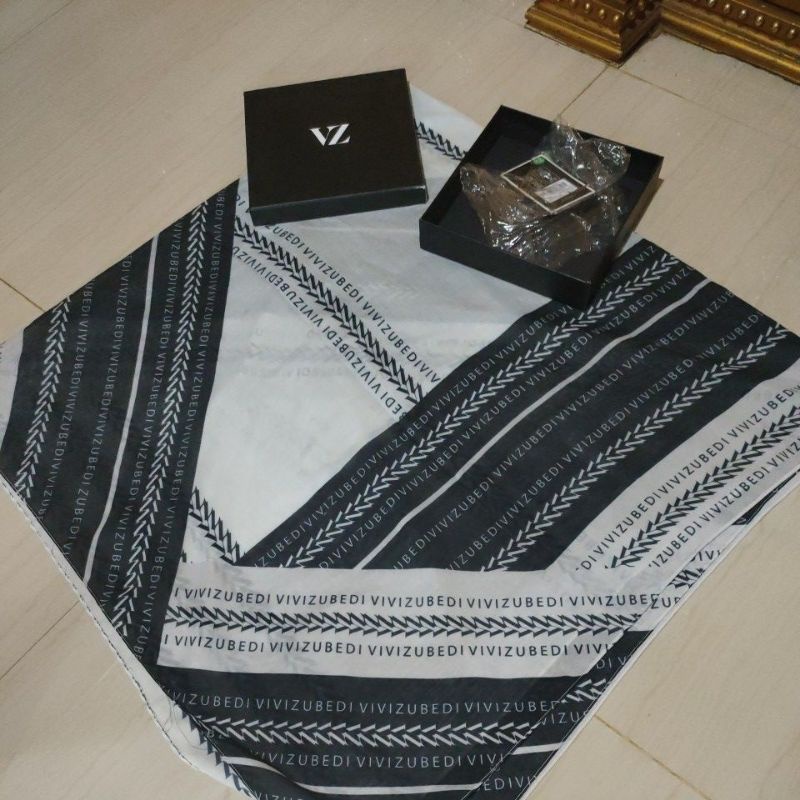 preloved vivi zubedi zeamaya scarf white voal