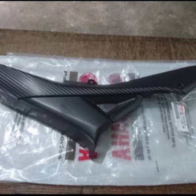 cover body samping tengah R15 V2 lama ori ygp