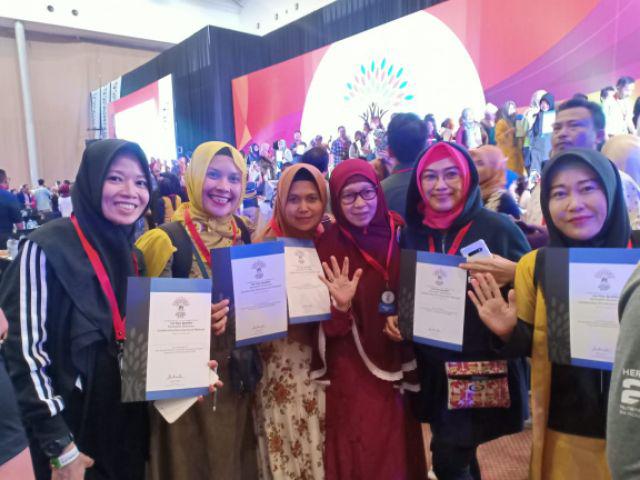 Jam Dinding Kenang Kenangan