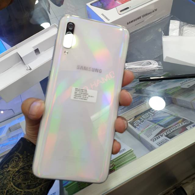 SAMSUNG GALAXY A70
