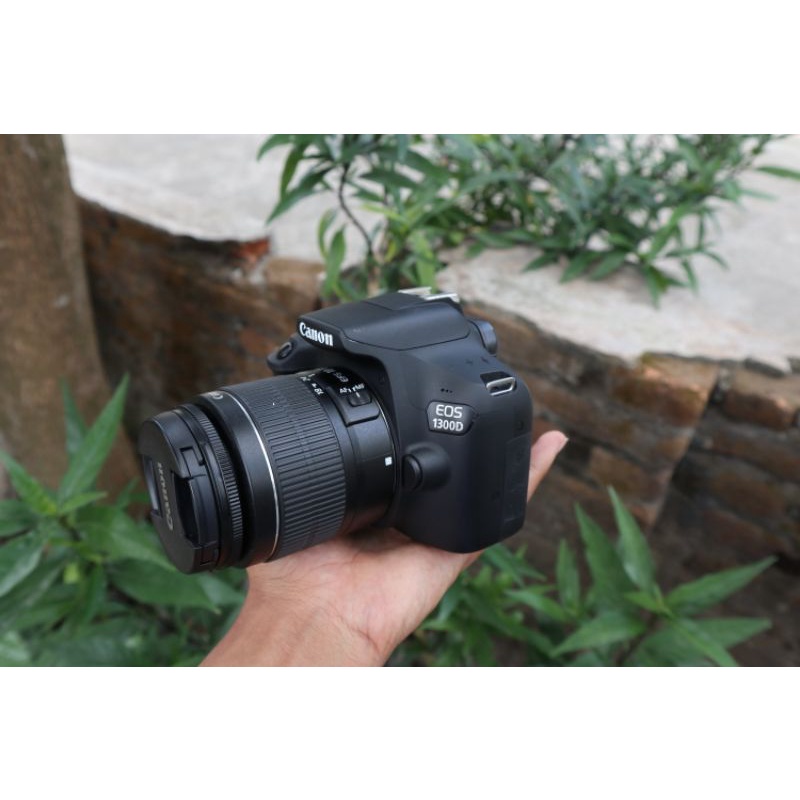 CANON 1300D